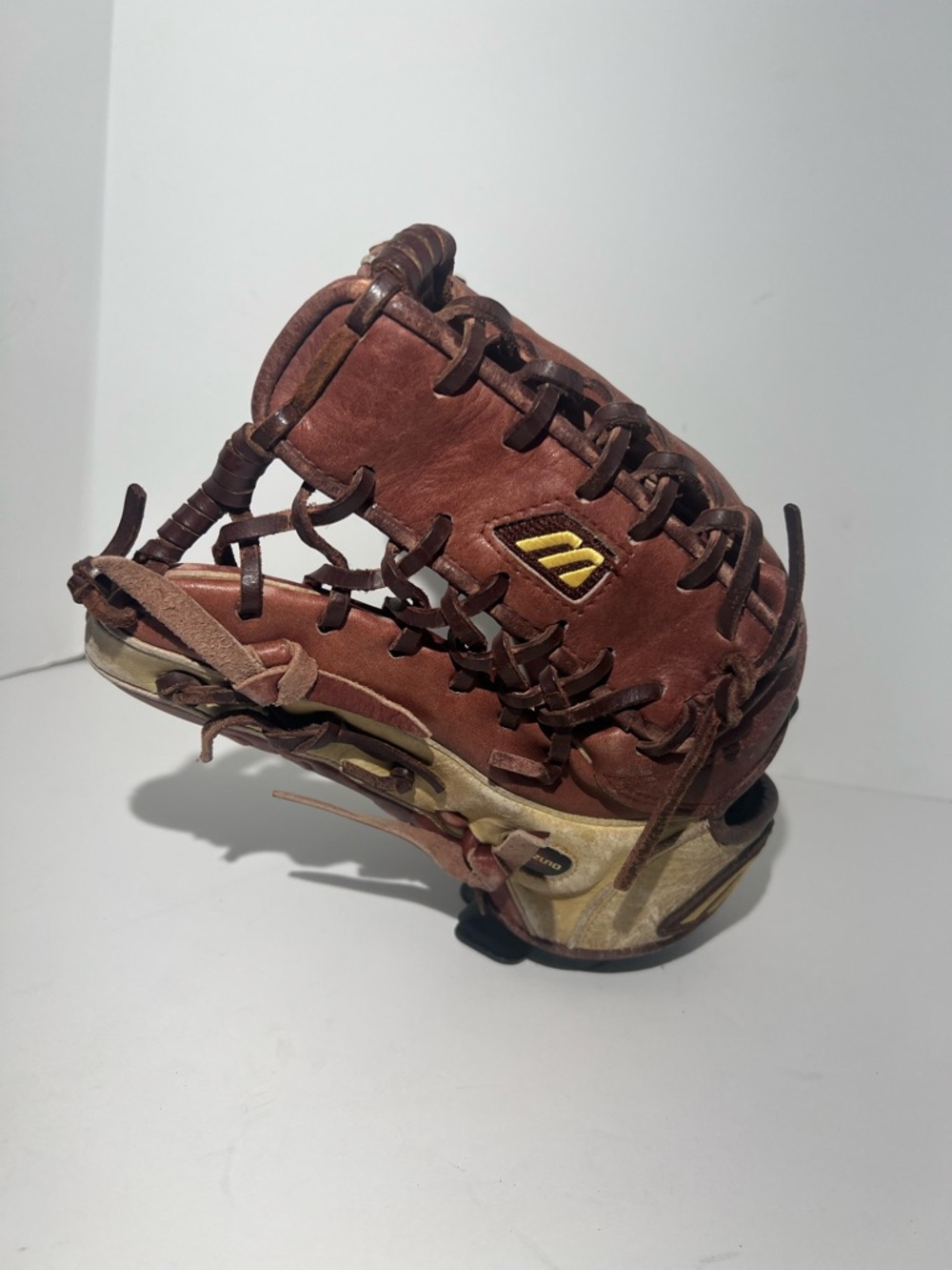 Mizuno GVP 1275 left hand throw glove 12.75”